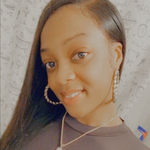 Meet your Posher, Destinee